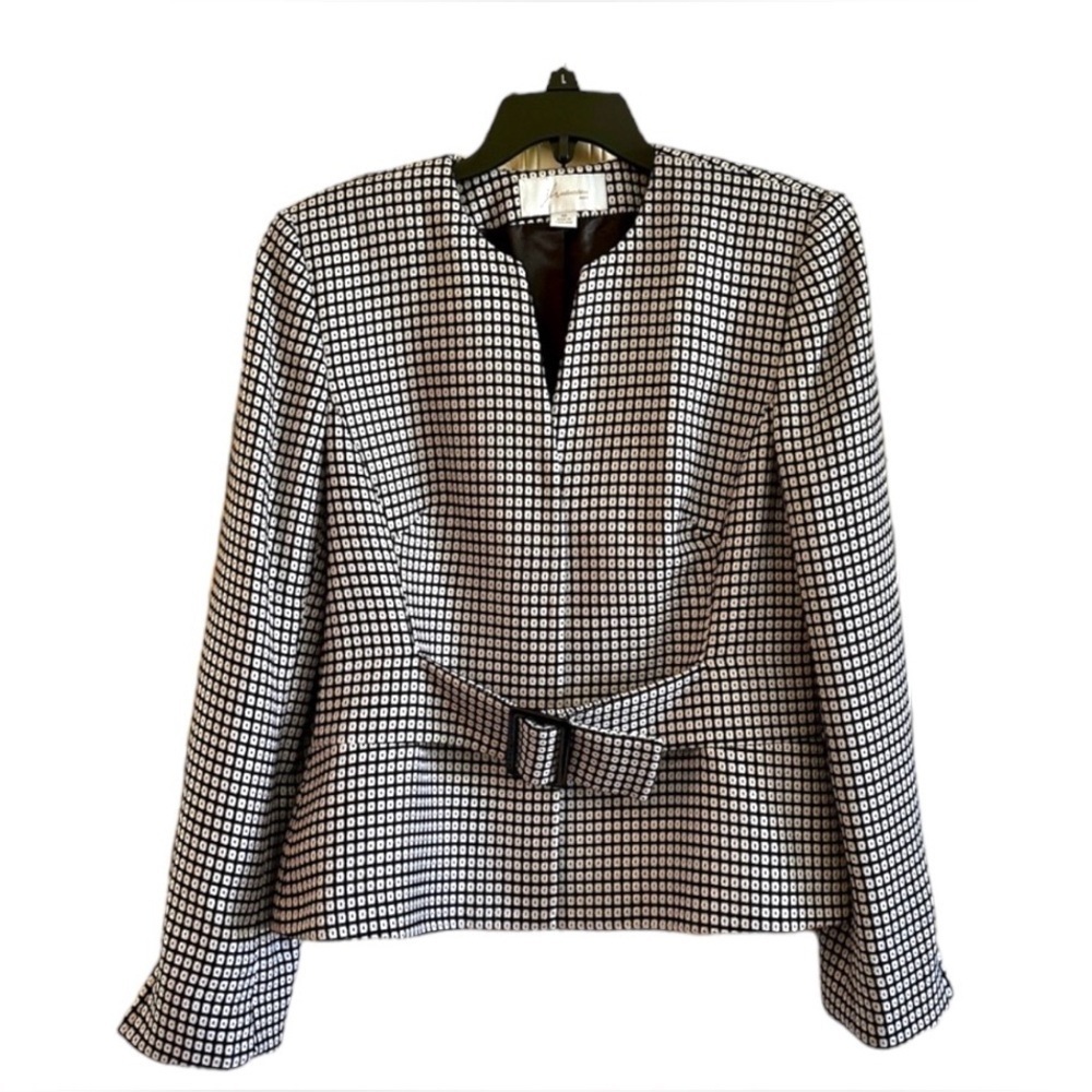 JH COLLECTIBLES, WOMENS JACKET IN BLACK & IVORY WITH BLACK SNAP FRONT. SIZE 10